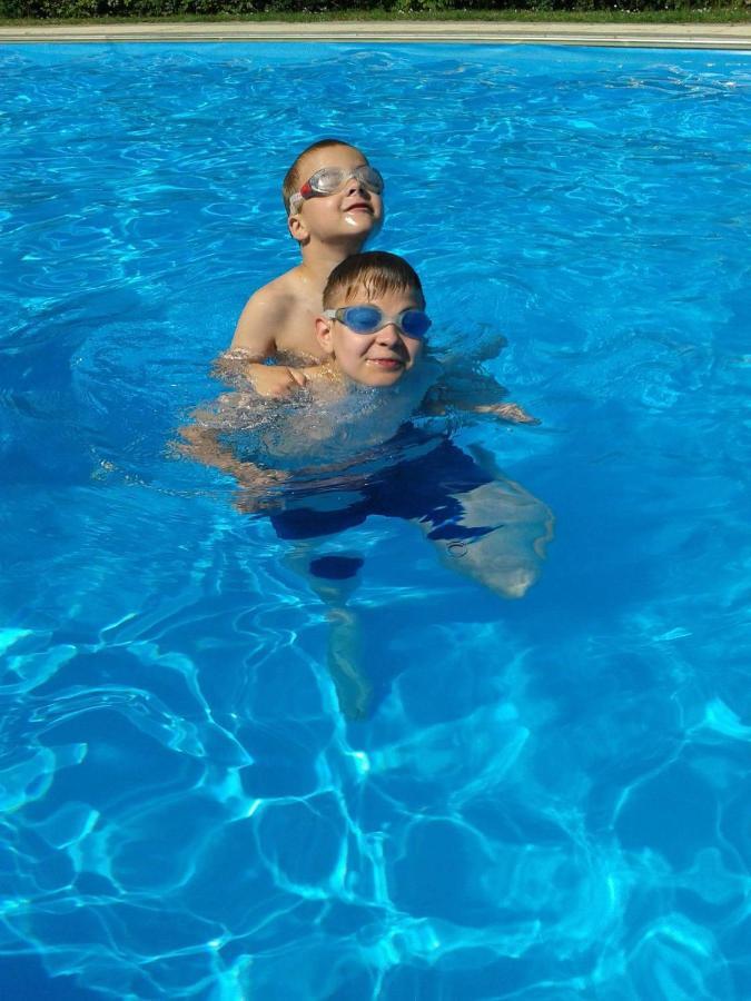 Sommer Panzio Balatonfoldvar Bagian luar foto