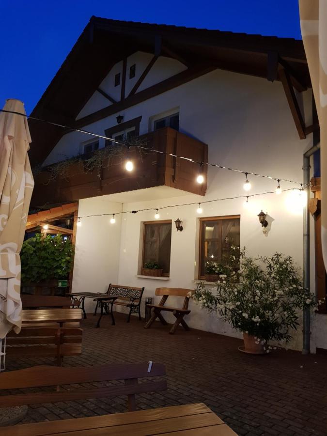 Sommer Panzio Balatonfoldvar Bagian luar foto
