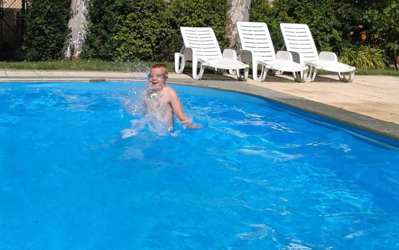 Sommer Panzio Balatonfoldvar Bagian luar foto