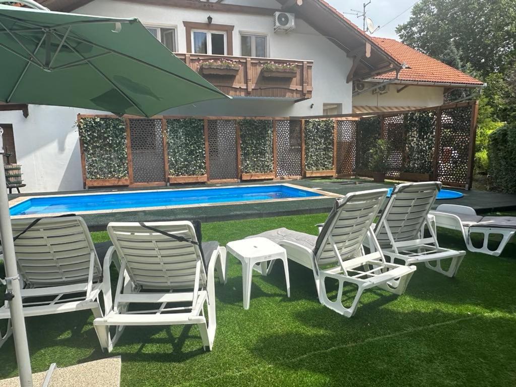 Sommer Panzio Balatonfoldvar Bagian luar foto