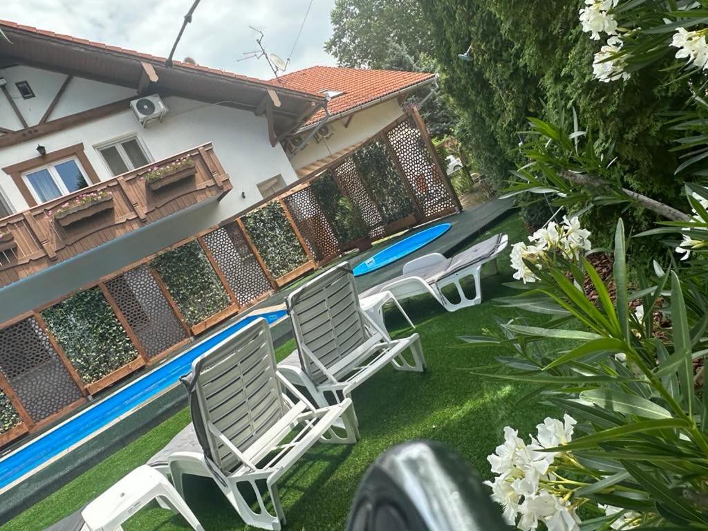 Sommer Panzio Balatonfoldvar Bagian luar foto