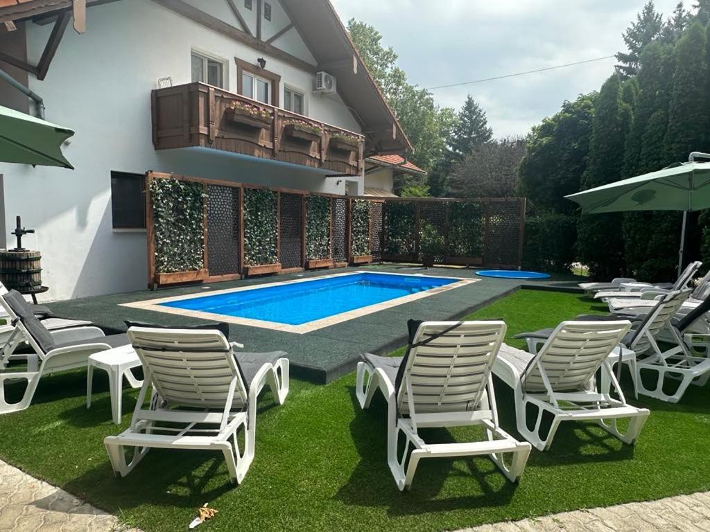 Sommer Panzio Balatonfoldvar Bagian luar foto