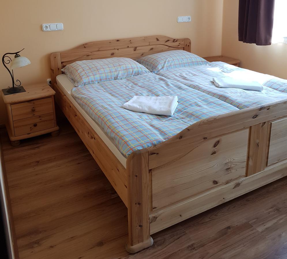 Sommer Panzio Balatonfoldvar Bagian luar foto